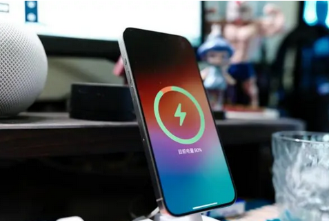 定陶苹果15换屏服务分享用什么充电器给iPhone15充电更好 